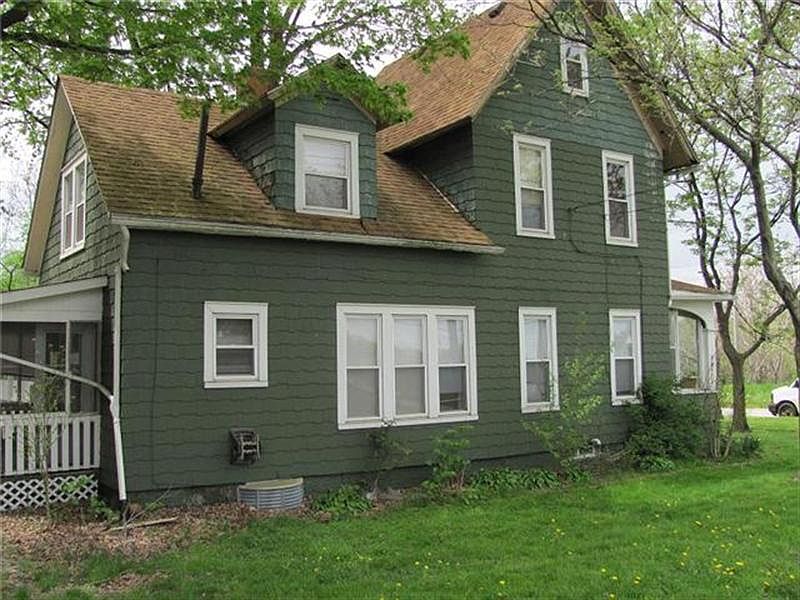 2nd image of 1691 Main St