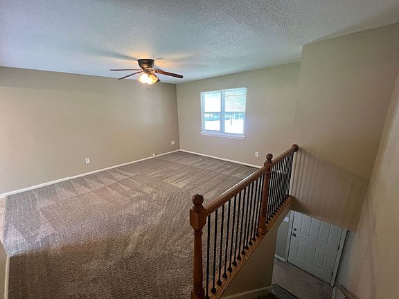 3rd image of 201 NE Westwind Dr APT A
