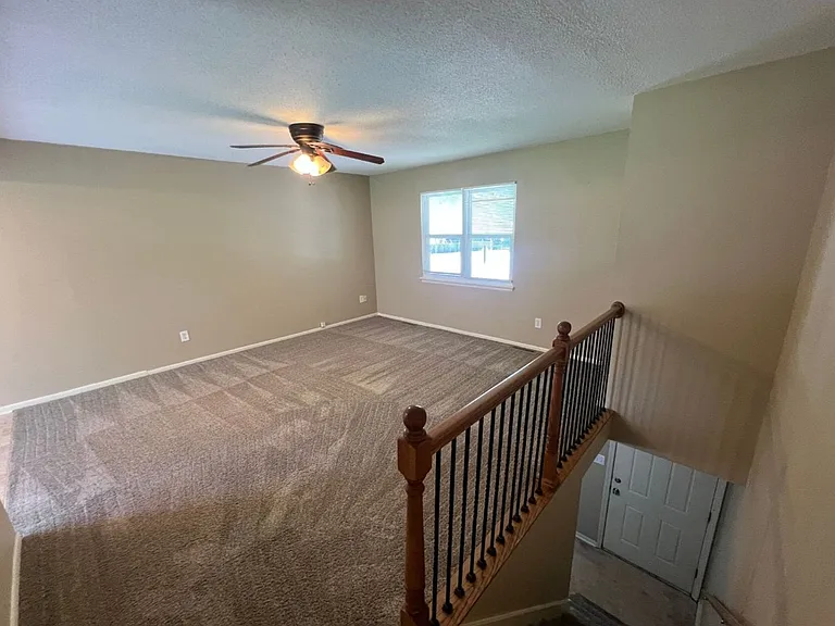 201 NE Westwind Dr #A — Photo 2