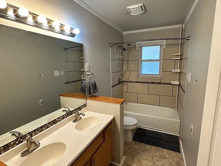 420 Hialeah Dr — Photo 12