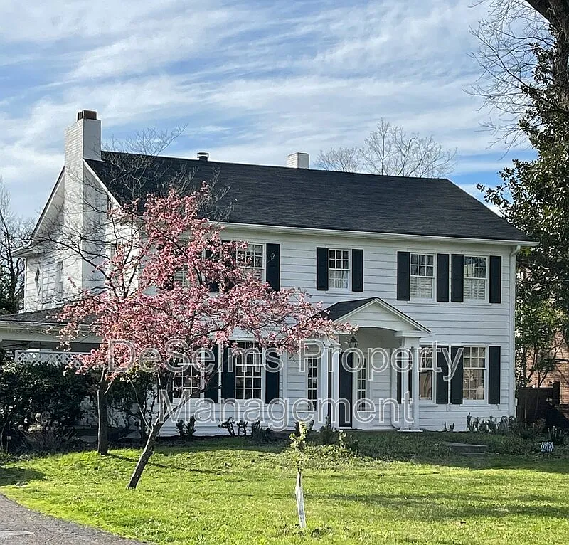 3 bed, 2.5 bath, 2800 sqft, $6,800 — Photo 1