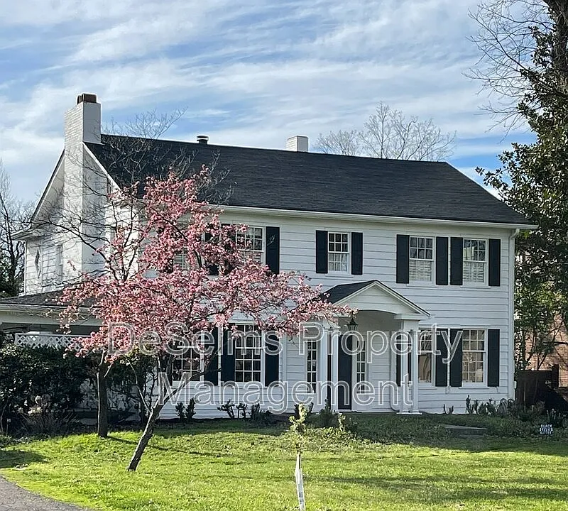 704 Timber Ln