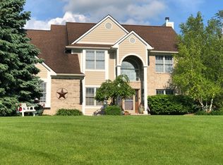 1874 Mist Wood Dr, Howell, MI