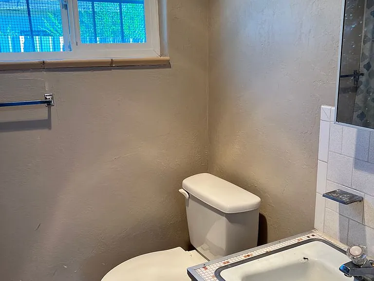 305 Charleston Dr. NE — Photo 10