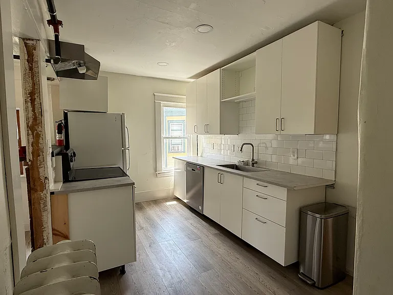 52 Isham St #2 — Photo 4