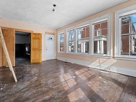 5th image of 628 Taylor St