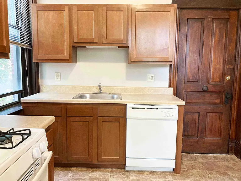 3241 Jefferson Ave — Photo 32