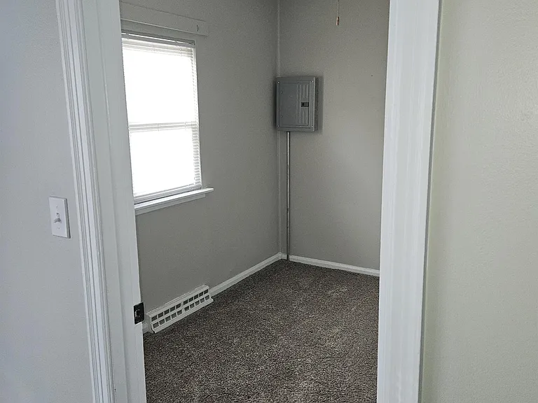 117 W Graham Ave — Photo 4