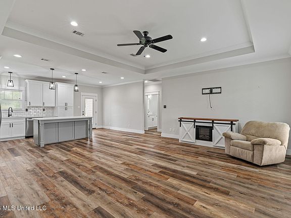 5th image of 113 Water Oak Dr