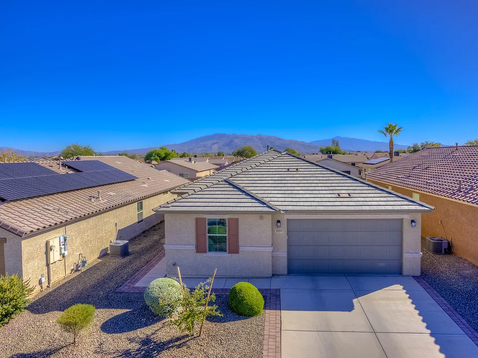 8804 E Stone Meadow Cir
