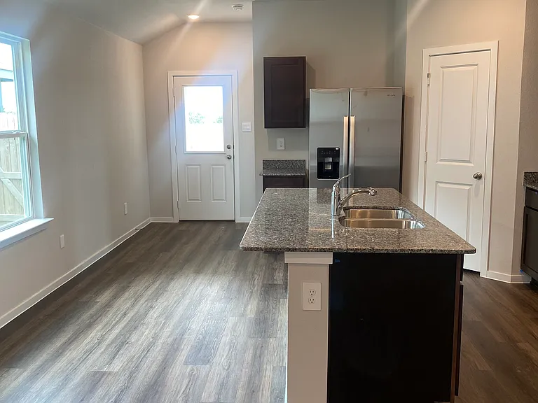 509 Pickel Dr — Photo 6