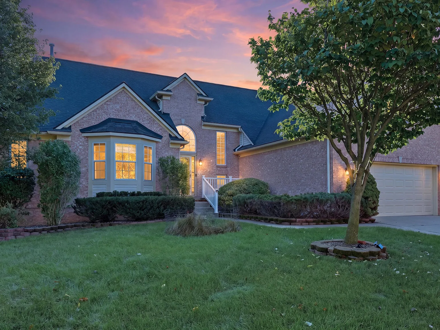 4 bed, 2755 sqft, $4,100 — Photo 3