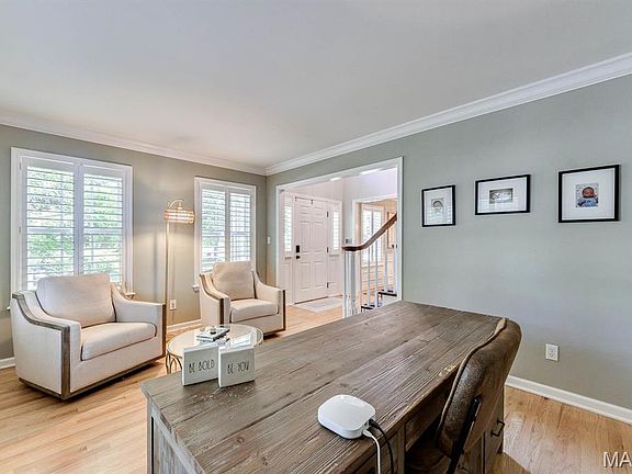 5th image of 420 Woodview Manor Ln