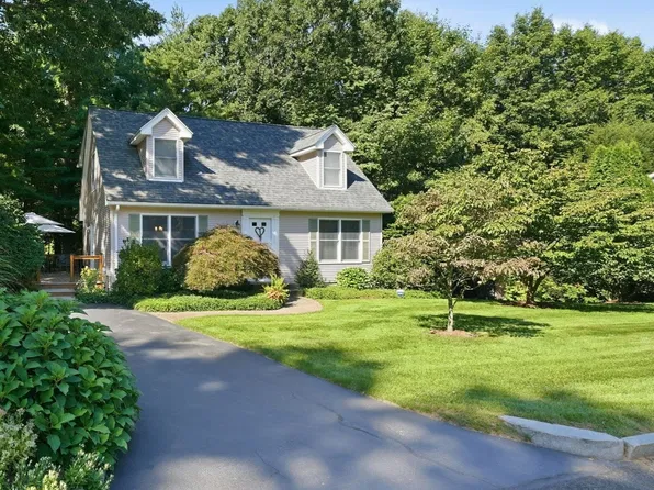 11 Stephanie Cir, Springfield, MA 01129