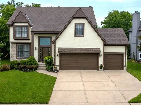 13918 Parkhill St, Overland Park, KS 66221