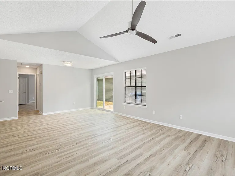 1246 Shipyard Blvd — Photo 6
