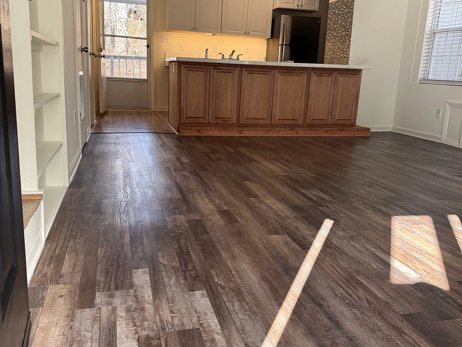 2 bed, 1.5 bath, 961 sqft, $1,420 — Photo 3