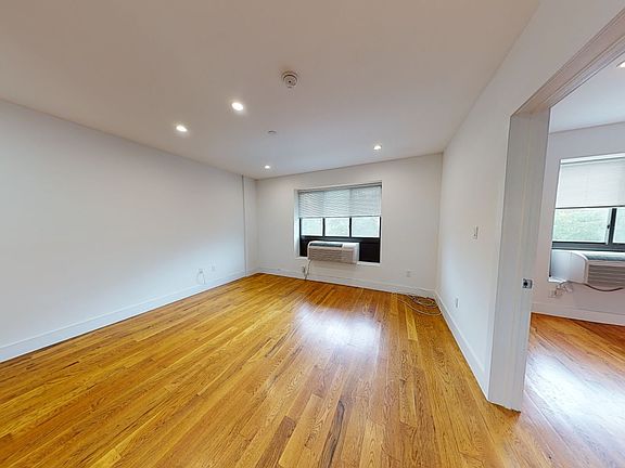 5th image of 220 Vernon Ave #2F