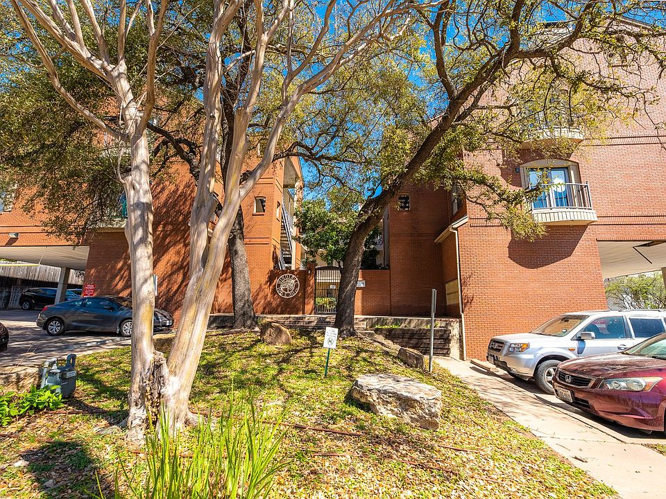 2nd image of 106 E 30th St APT 206