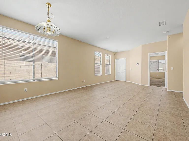 6622 W Golden Ln — Photo 9