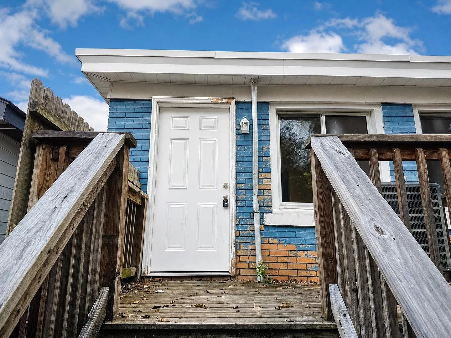 76 Holt Street — Photo 3