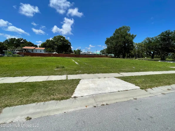 270 3rd St, Biloxi, MS 39530