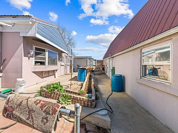 4th image of 1220 Mackay Ct