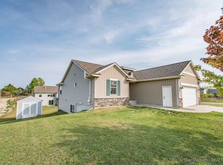452 Seneca Ridge Dr, Middleville, MI 49333