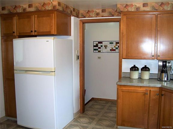 3rd image of 19 Lorelee Dr