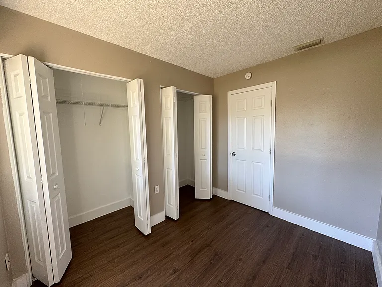 310 Longwood Dr — Photo 19