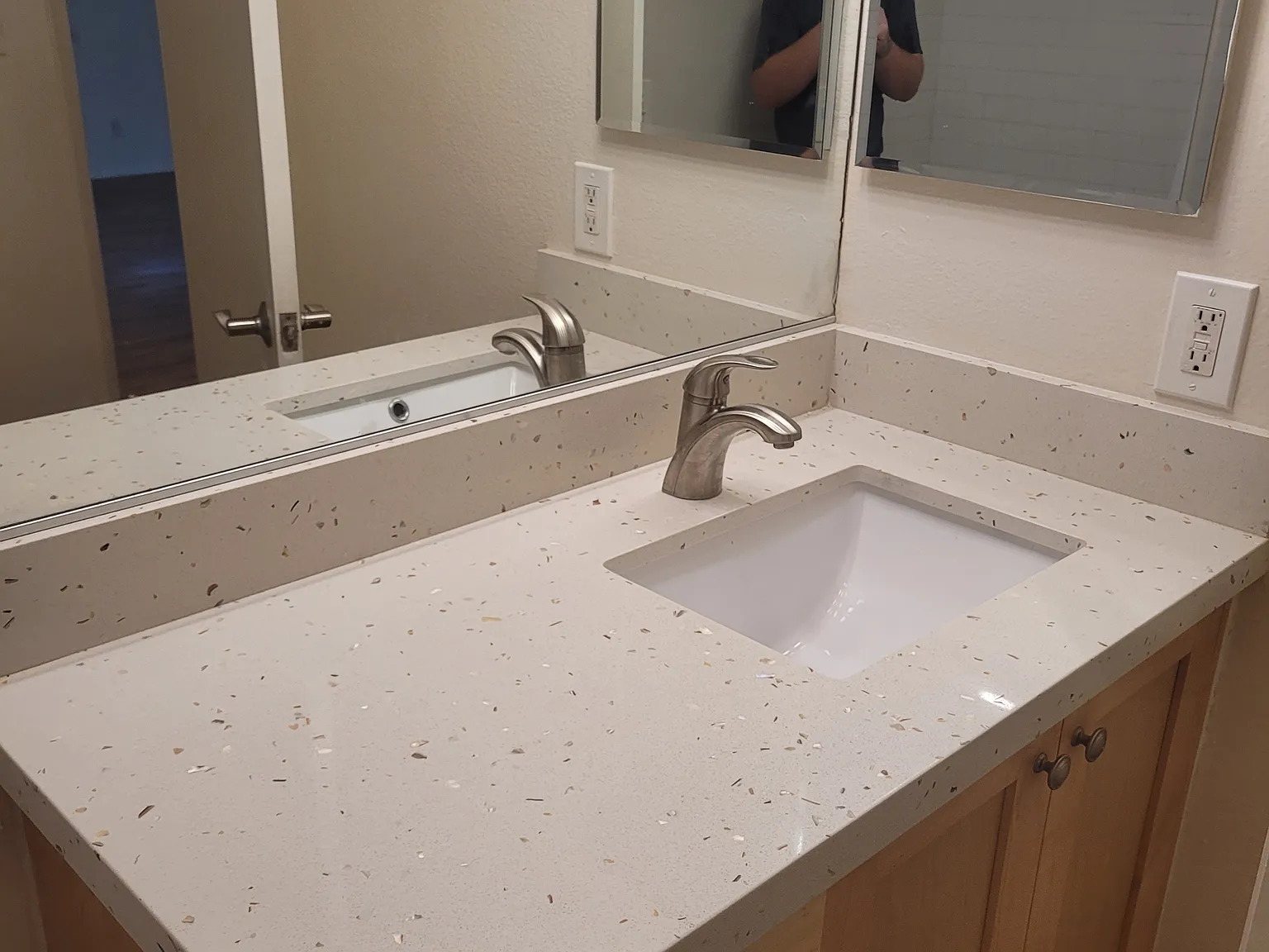 2 bed, 1000 sqft, $3,095 — Photo 2