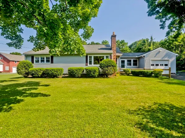 24 Jackson St, Belchertown, MA 01007
