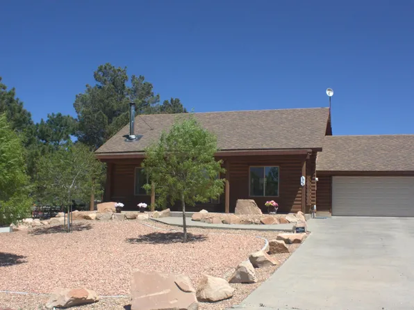 1040 N Horsemans Park Dr, Dammeron Valley, UT 84783