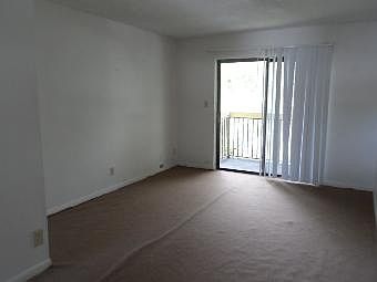 3rd image of 4074 Lakeside Dr