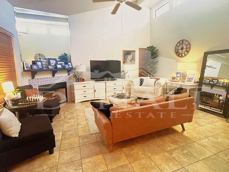 1017 E Maryland Ave #218 — Photo 8