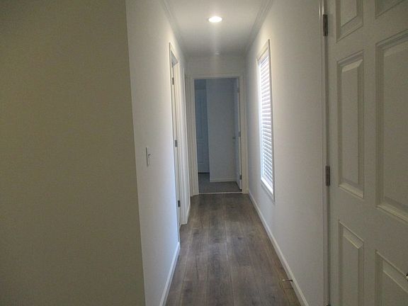4th image of 2 Willow Dr #163