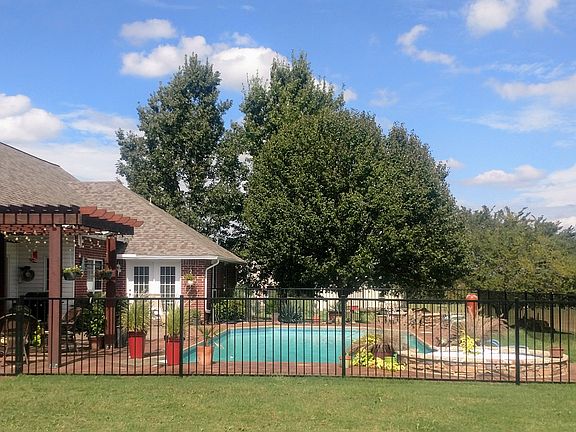 3rd image of 1716 River Valley Dr