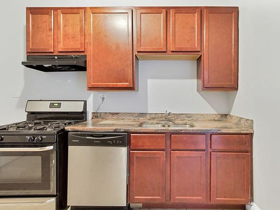 3rd image of 6123 S Eberhart Ave #1
