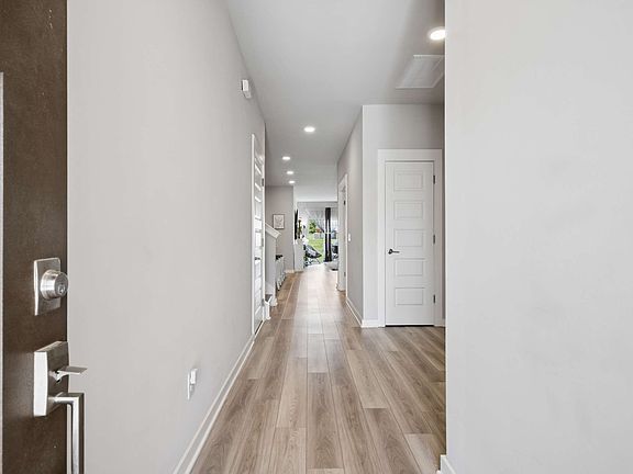 3rd image of 325 Gingerwood Ln