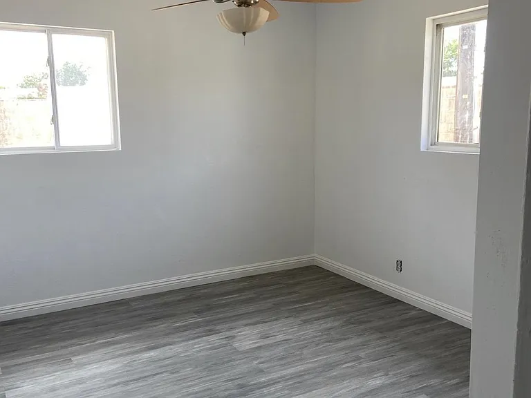 1216 W Newgrove St — Photo 4
