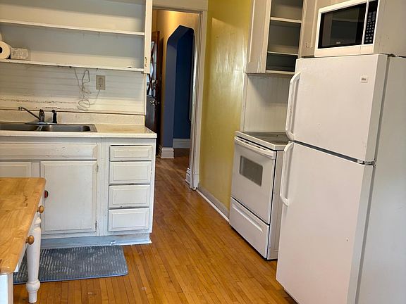 3rd image of 1117 E 10th St