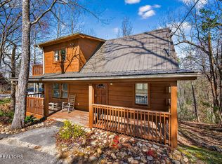 745 Ski View Ln, Sevierville, TN 37876
