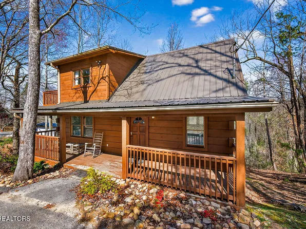 745 Ski View Ln, Sevierville, TN 37876