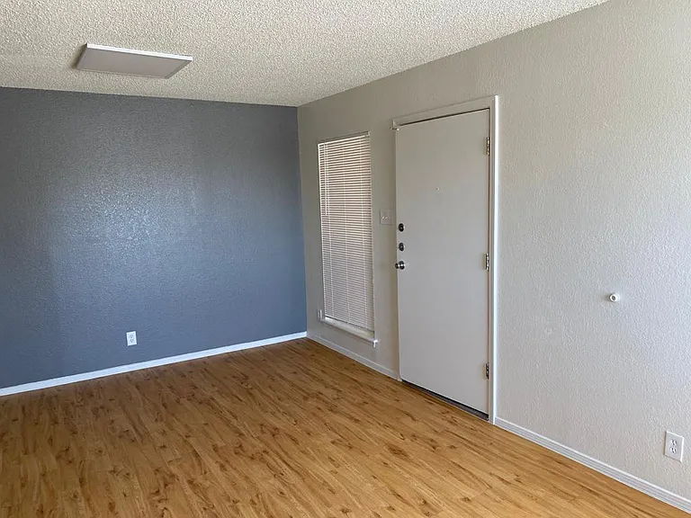 10727 Forest Ridge Ln #D — Photo 5