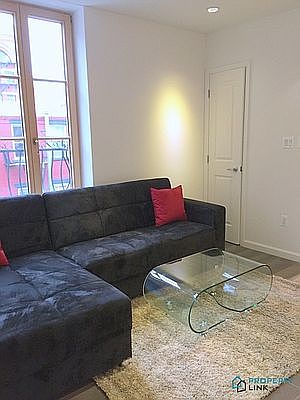 3rd image of 145 Mulberry St APT 5E