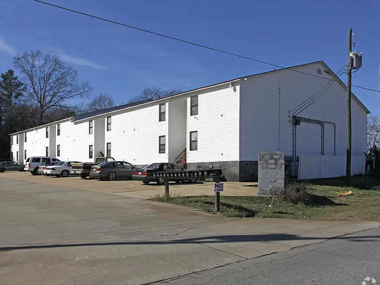 Pineview Apartments — Photo 34