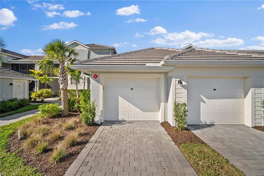 2 bed, 2.0 bath, 1366 sqft, $6,500 — Photo 4