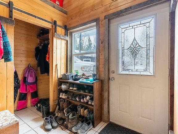 3rd image of 1556 Chasm Rd