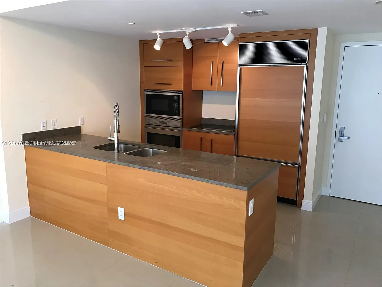 Icon Brickell Tower1 — Photo 1