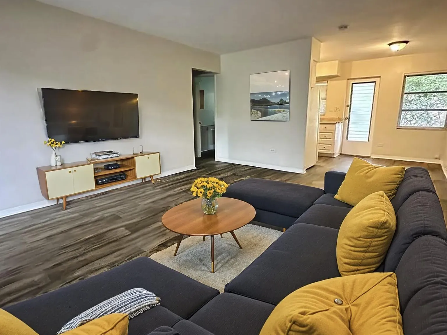 1 bed, 1.0 bath, 700 sqft, $1,325 — Photo 1